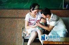 女大四岁抱什么